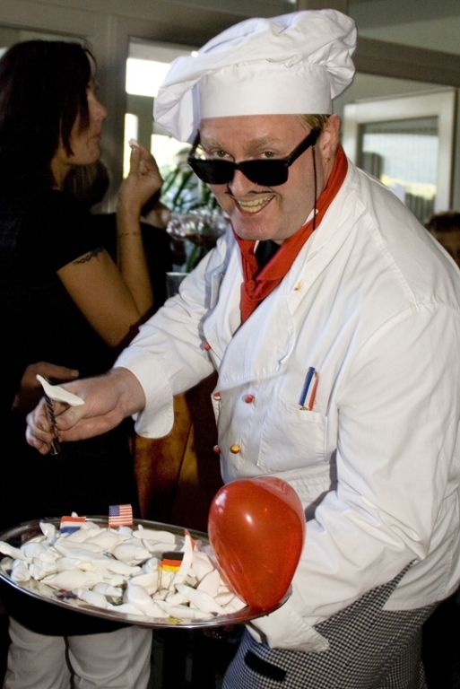 Comedy-Kellner Frankfurt Firmenfeier Betriebsfest - komischer Kellner