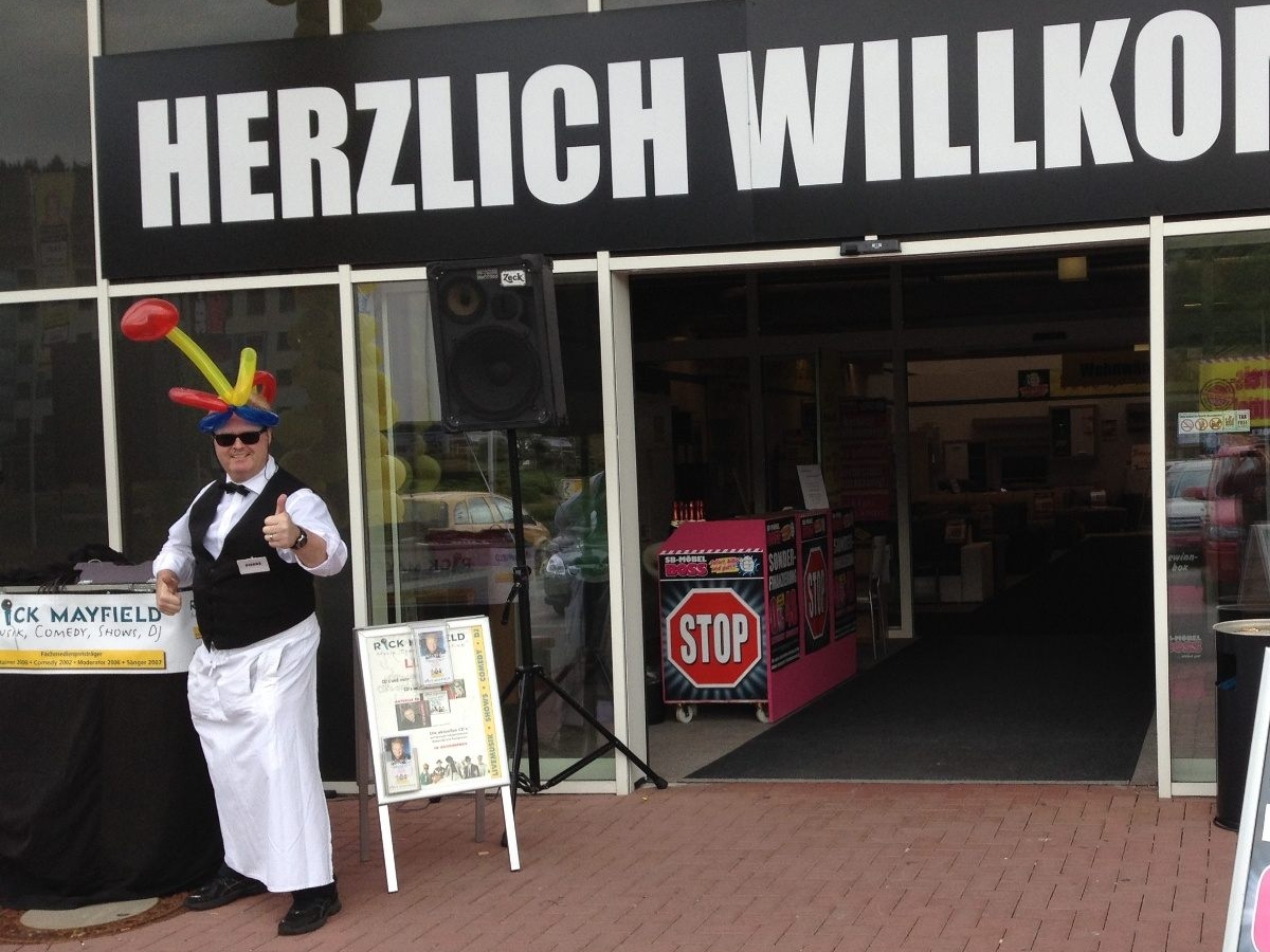 Comedy-Kellner Frankfurt - Geschäftseröffnung